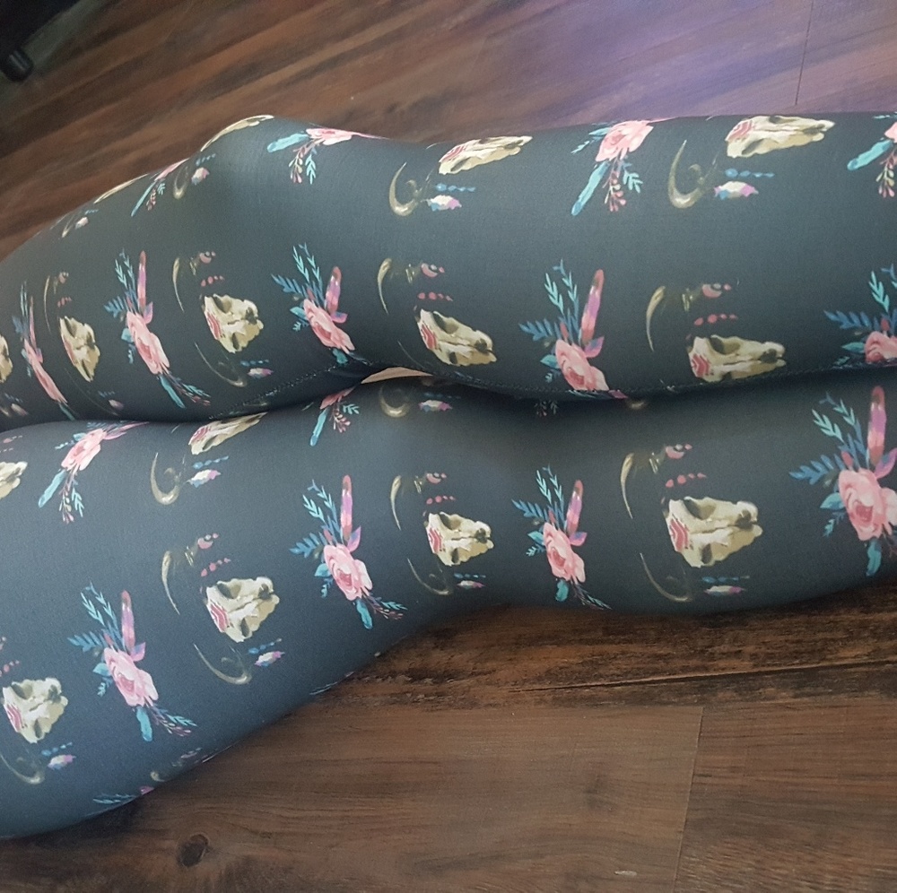 Cow Skull Leggings 🐮